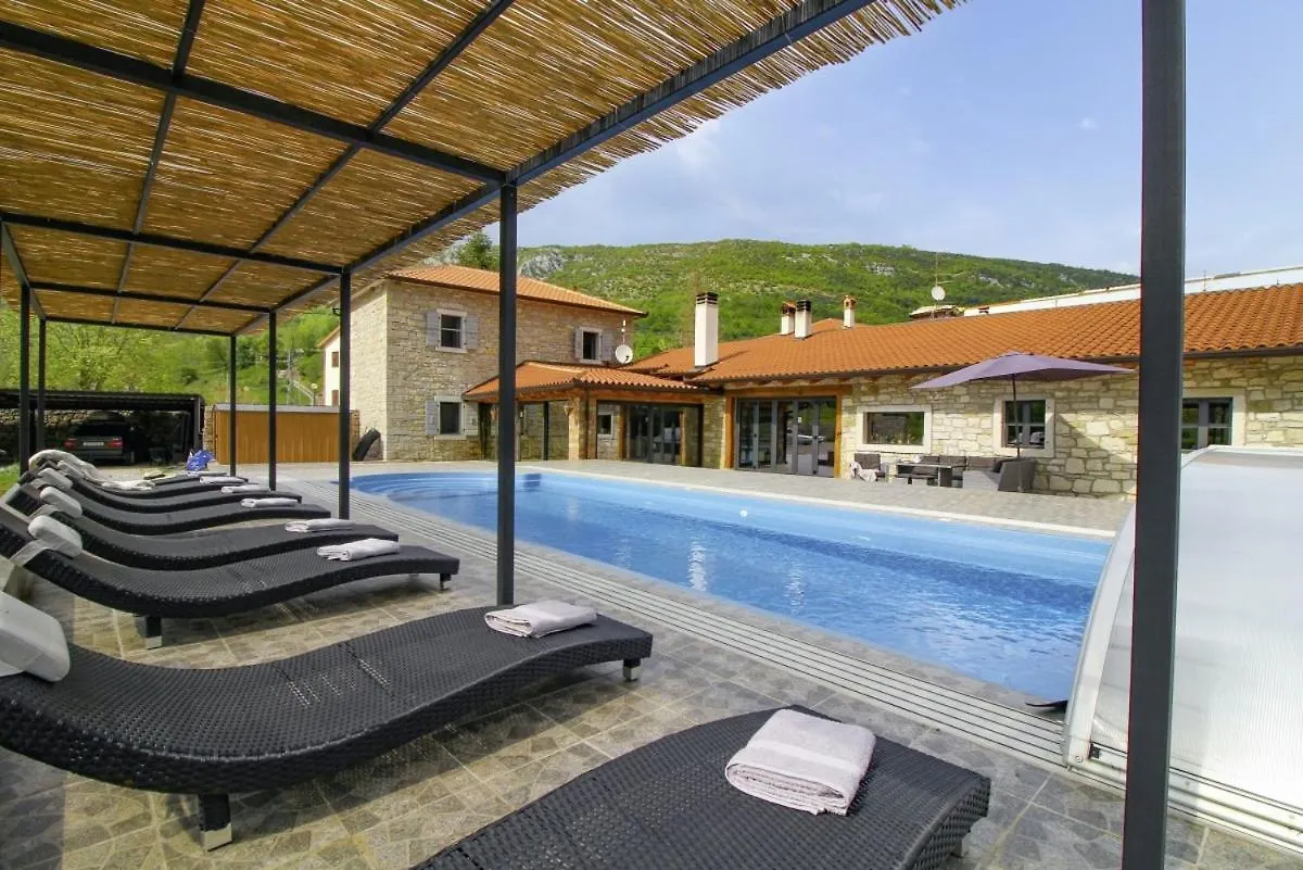 Villa Tina Livade In Gradinje - Haus Fuer 8-12 Personen Croacia