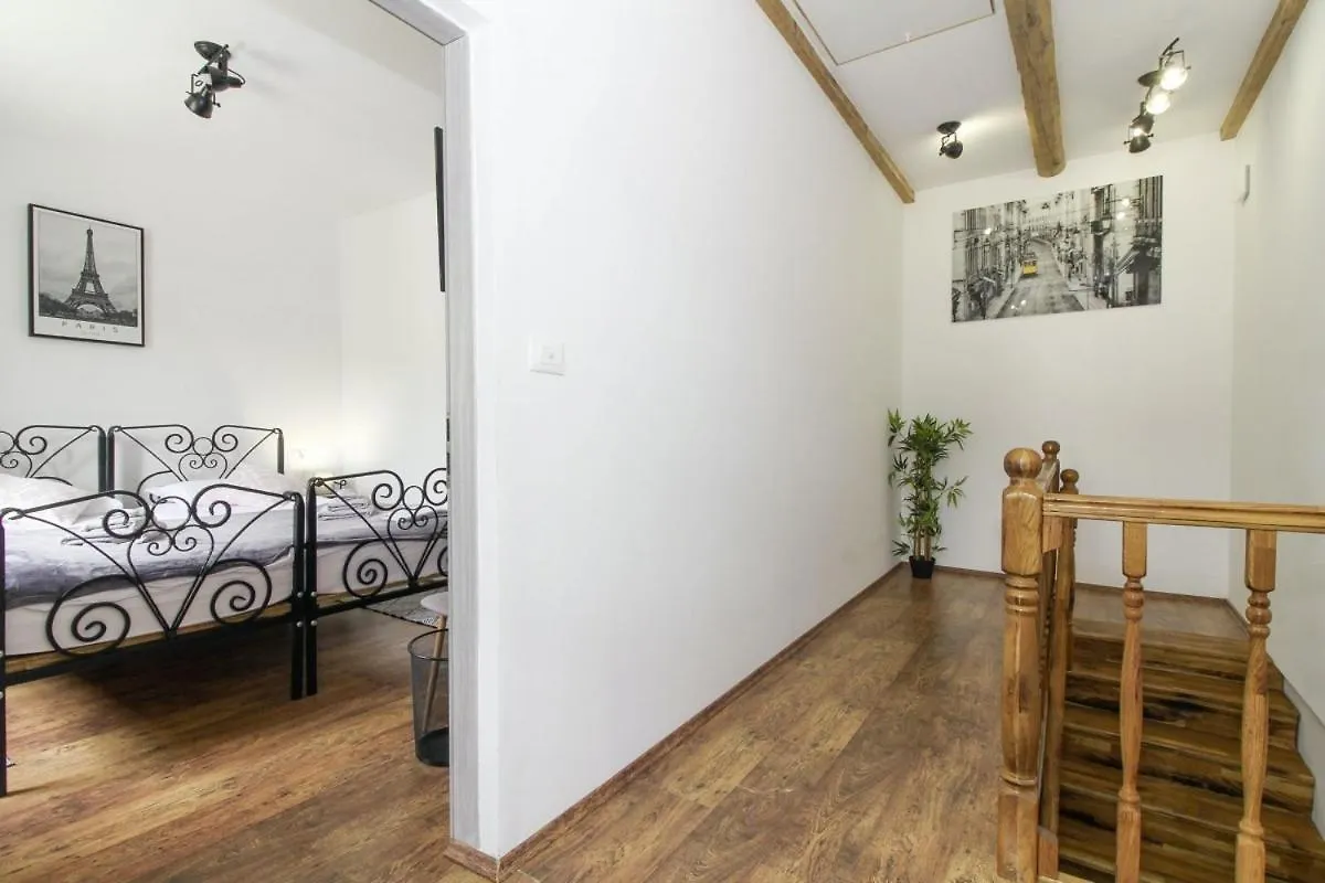 Villa Tina Livade In Gradinje - Haus Fuer 8-12 Personen