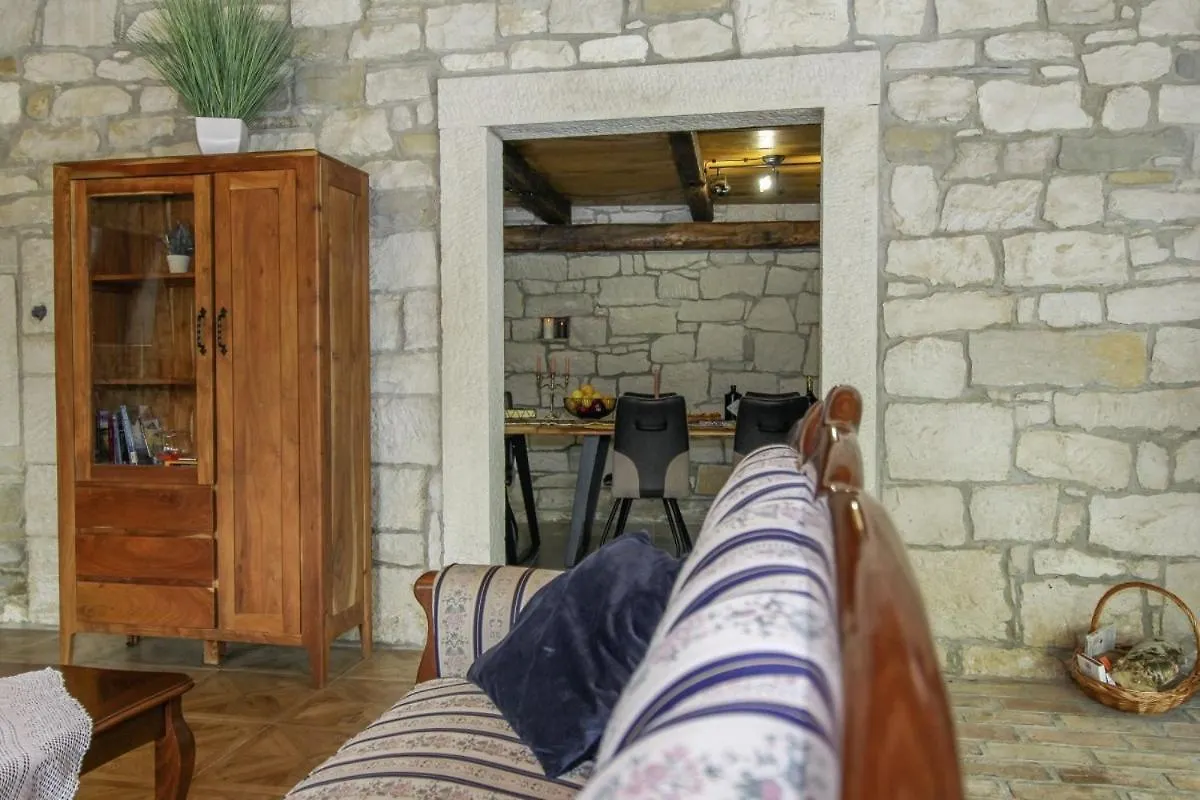 Villa Tina Livade In Gradinje - Haus Fuer 8-12 Personen